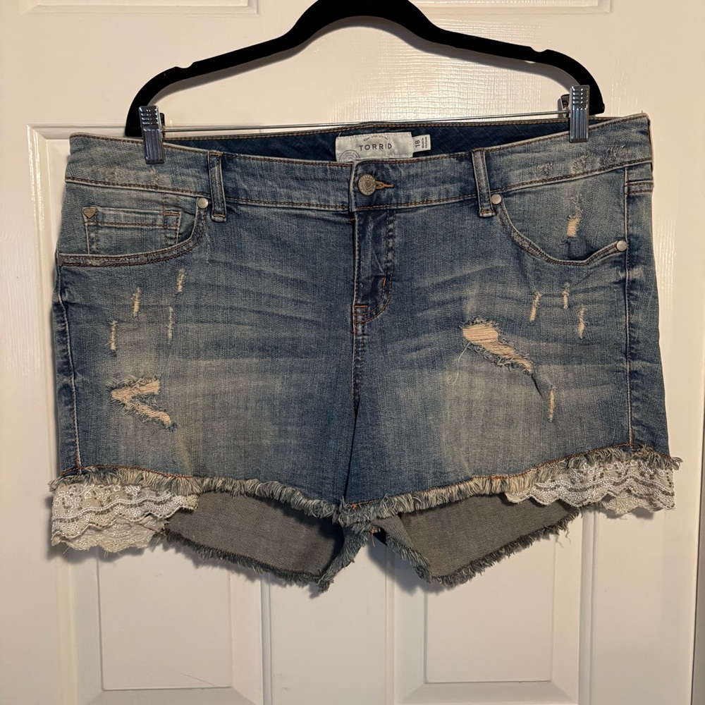 Torrid Shorts - ‎ Lace Trim Cut Off Stretch Denim - Size 18
